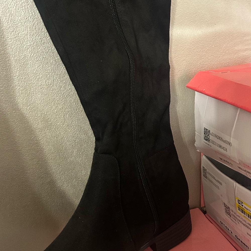 Black Knee-High Women's Boots